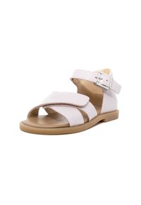 Sandal in pelle verniciata rosa con punta arrotondata, due cinturini regolabili e una fibbia. Presenta una suola piatta in gomma color cuoio e una soletta forata.