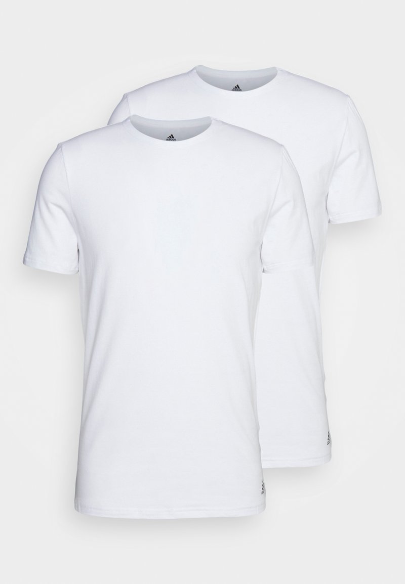 Duas t-shirts brancas de algodão com mangas curtas, decotes redondos e um logotipo subtil no canto inferior esquerdo. Textura suave, corte clássico.