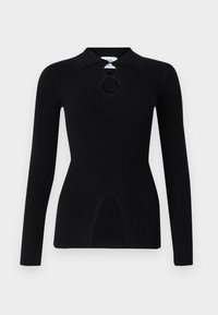 Μαύρη ριμπ μπλούζα με μακρύ μανίκι, γιακά και λεπτομέρεια με άνοιγμα στο στήθος. Διαθέτει εφαρμοστή σιλουέτα και καμπυλωτό στρίφωμα.