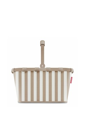 Cesto rettangolare beige e bianco a righe verticali con un unico manico centrale e un'etichetta rossa del marchio sul lato.