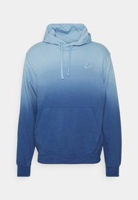 Sudadera con degradado azul, con bolsillo frontal, capucha con cordón y un pequeño logotipo en el pecho. Material de algodón suave, corte relajado.