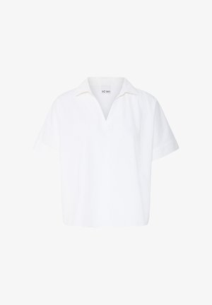 Hvid kortærmet skjorte med V-hals og krave, lavet af letvægtsstof, mærket "ICHI" inde i nakkestykket.