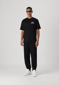 Nike SB TEE SPIDER - Apdrukāts T-krekls - black
