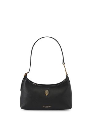 Borsa a tracolla in pelle nera con una cinghia sottile, emblema dorato e piccolo testo logo dorato al centro davanti.