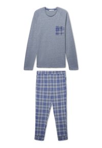 Maglia grigia a maniche lunghe con taschino a scacchi blu, abbinata a pantaloni grigi a quadri con dettagli blu e vita elastica.