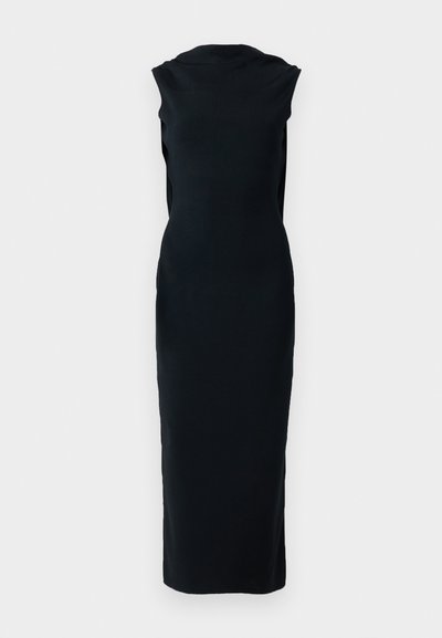 Vestido preto sem mangas, design justo, até aos joelhos, feito de um tecido suave, com gola alta e laterais abertas. Estilo e forma minimalistas.