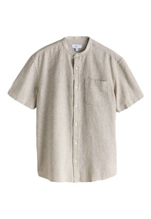 Chemise beige en lin à manches courtes avec col mao, boutons sur le devant et poche poitrine, présentée sur fond blanc.