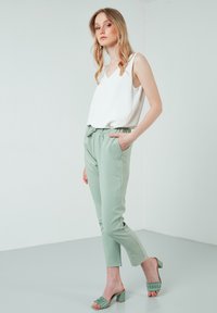 LELA REGULAR FIT - Hlače - mint