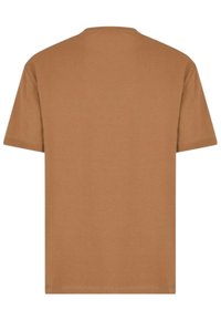 T-shirt in cotone marrone, maniche corte, design a collo rotondo. Texture liscia con una finitura semplice, senza motivi o dettagli hardware visibili.