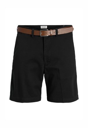 Pantaloni corti neri in cotone tessuto, dotati di una vita piatta, tasche laterali e una cintura in pelle marrone con fibbia in metallo.