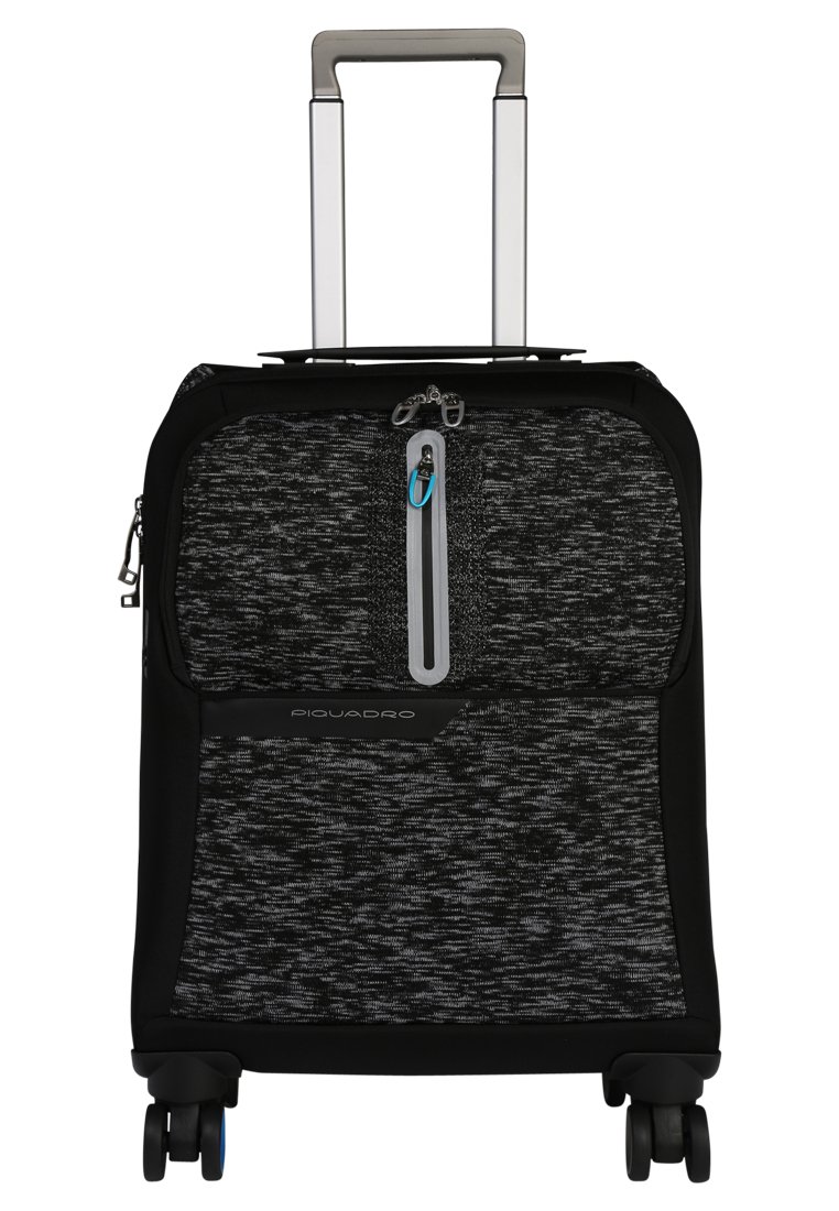 Valigia a ruote nera con un esterno in tessuto testurizzato, tasca frontale con zip e manico estraibile, con dettagli in blu.