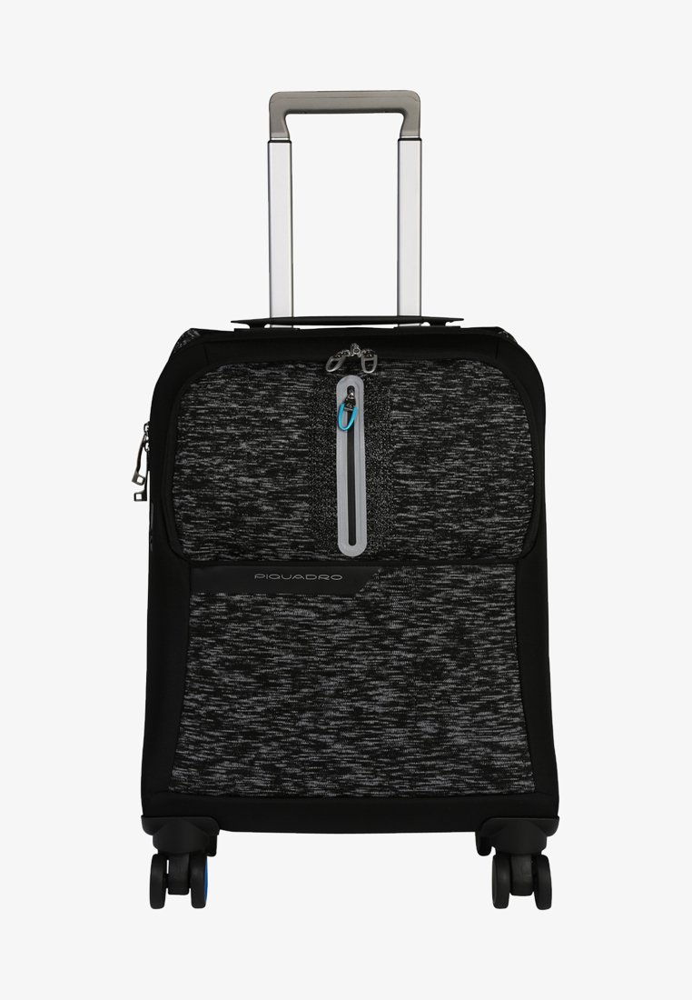 Valigia a ruote nera con un esterno in tessuto testurizzato, tasca frontale con zip e manico estraibile, con dettagli in blu.