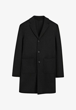 Cappotto di lana nera con colletto sciallato, cinque bottoni e due tasche frontali. Taglio dritto e consistenza morbida, adatto per il clima fresco.