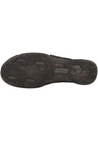 Suola di scarpa in gomma nera con un motivo di battistrada esagonale per una migliore aderenza, superficie leggermente strutturata e logo del marchio.