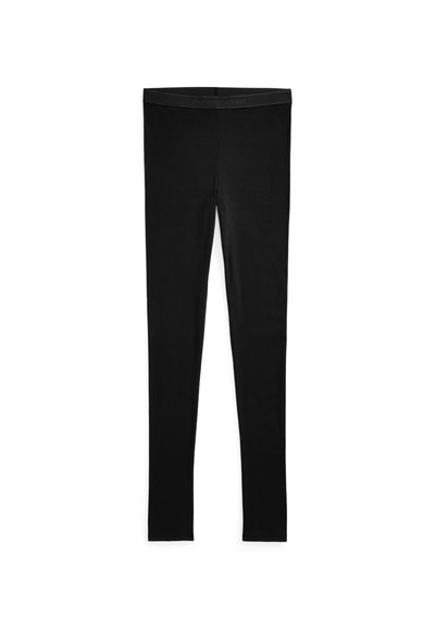 Černé legíny vyrobené z elastického materiálu, s přiléhavým střihem, elastickým pasem a hladkou texturou. Žádné viditelné vzory ani akcenty.