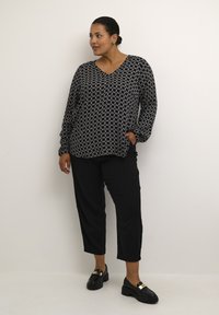 Kaffe Curve KCOLIVE AMI - Top dugih rukava - black white geometric print