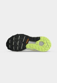 Semelle de chaussure avec une bande de roulement noire et vert néon, motif robuste pour la traction, avec les marques "PROSPA" et "ACS" visibles en dessous.