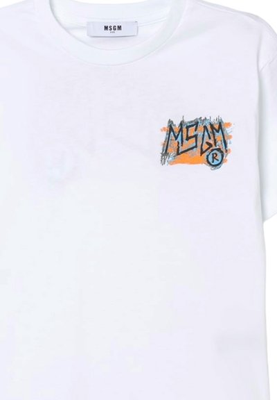 T-shirt bianca MSGM con logo in stile graffiti in nero e arancione sul petto a sinistra, caratterizzata da scollo rotondo e maniche corte.