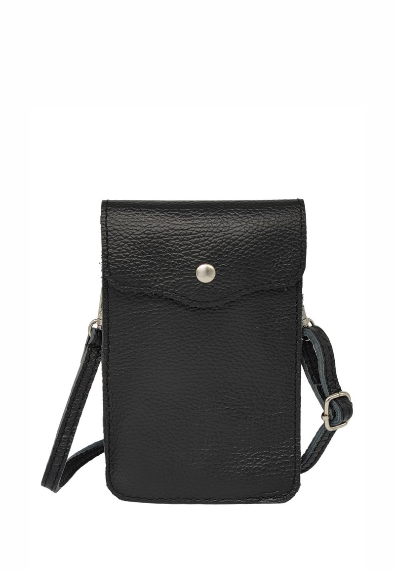 Pochette bandoulière en cuir noir avec une finition texturée, rabat festonné, bouton-pression argenté et bandoulière ajustable.