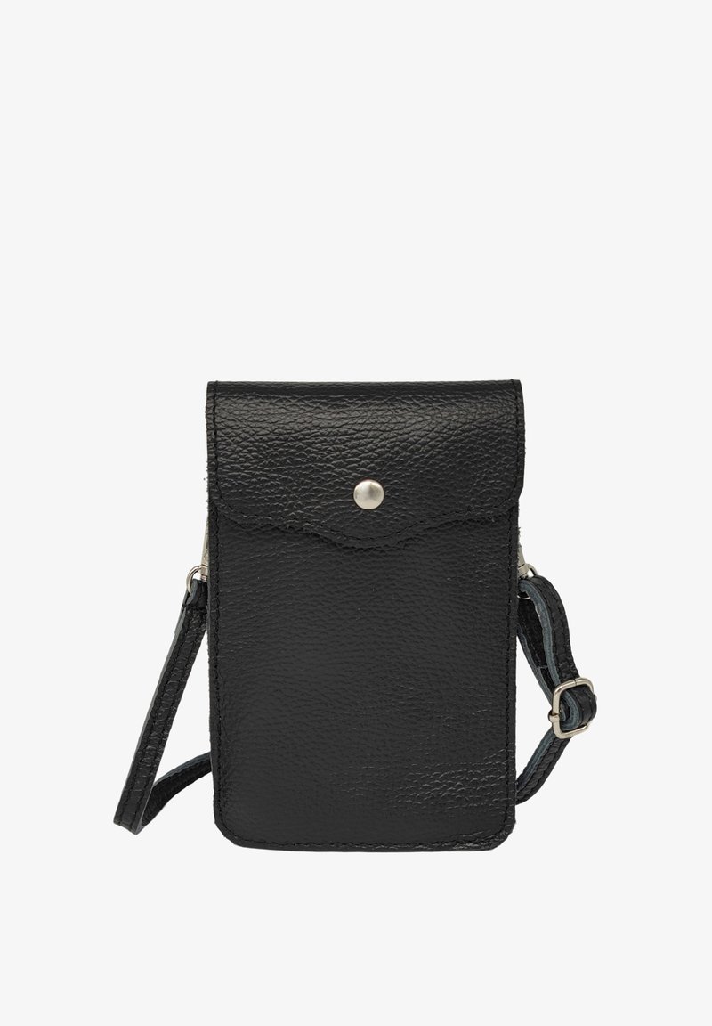 Pochette bandoulière en cuir noir avec une finition texturée, rabat festonné, bouton-pression argenté et bandoulière ajustable.