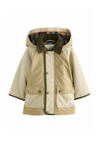 Giacca impermeabile beige e crema con cappuccio, caratterizzata da un colletto in corduroy marrone, foderata a scacchi e dotata di due tasche frontali con chiusura a bottone.