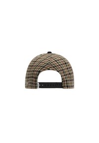 Verstellbare Kappe mit einem karierten Muster in erdigen Tönen, ausgestattet mit einem schwarzen Snapback-Verschluss und aus weichem, texturiertem Stoff.
