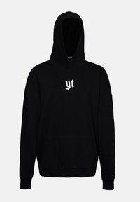 Felpa nera con cappuccio realizzata in misto cotone, dotata di tasca frontale, polsini a coste e un logo bianco "yt" in carattere gotico sul petto.