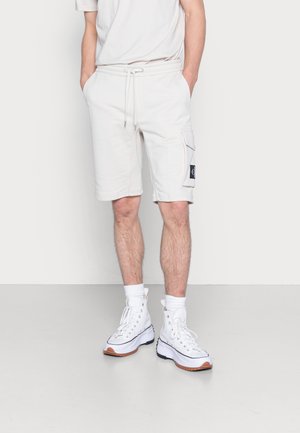 MONOGRAM BADGE HWK - Short - eggshell