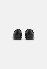 MARCO TOZZI Zapatillas Para Mujer 2-24246-45, Negro, 23