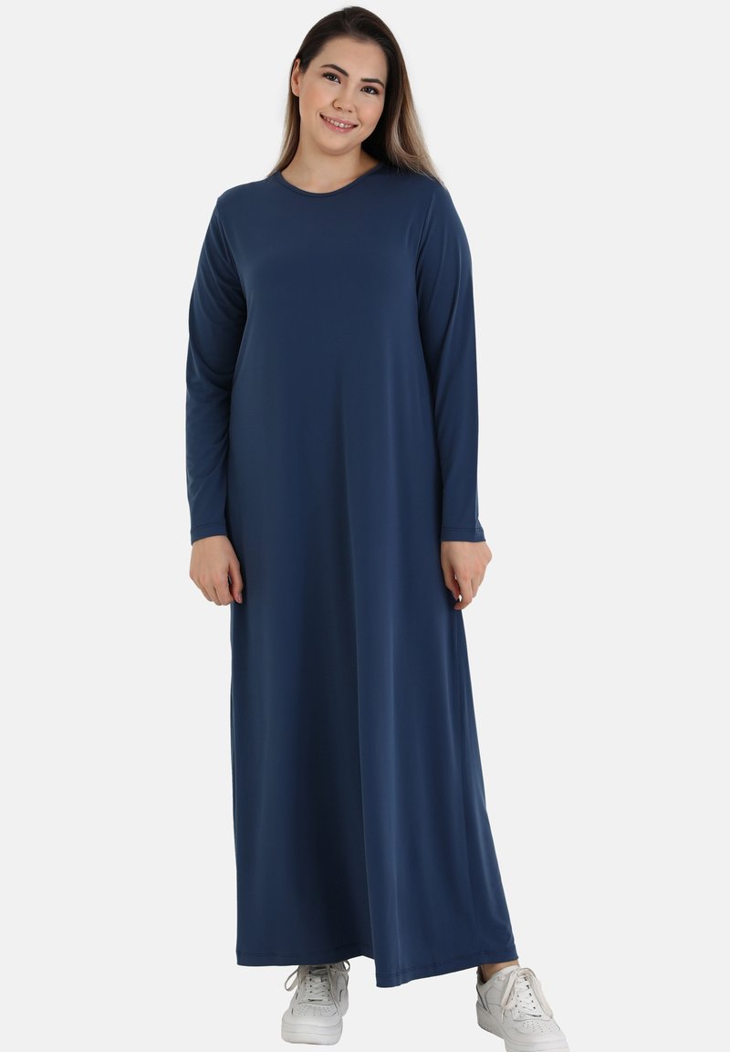 Long navy dress made of soft fabric, featuring a round neckline and long sleeves, with a relaxed fit that reaches the ankles.