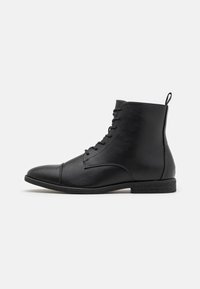 Pier One Botines con cordones - black