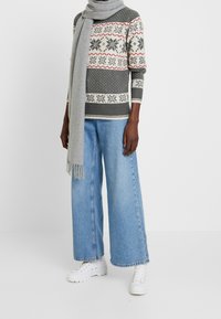 Freequent Pullover - grey