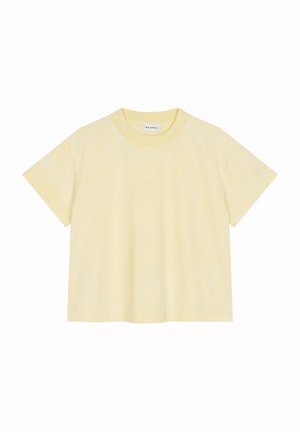 Jasnożółty, krótki rękaw, T-shirt z okrągłym dekoltem, o luźnym kroju, z małą metką "OH APRIL" umieszczoną wewnątrz kołnierza.