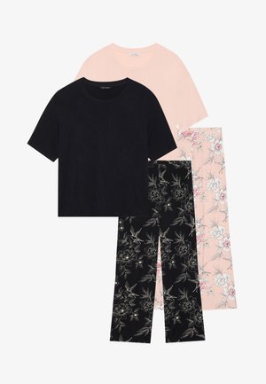 Komplet dveh T-shirtov; en črn, en svetlo roza. Ujemata se z črnimi hlačami z cvetličnim vzorcem, ki vključuje rožnate in bele cvetove. Mehka tkanina.