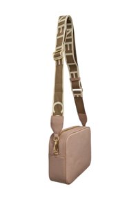 Piccola borsa a tracolla in pelle rosa con zip dorata. Presenta una superficie testurizzata e una tracolla marrone a motivo con accenti beige chiaro.