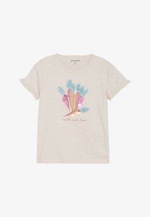 Lys beige kortærmet T-shirt med et farverigt isvaffel-tryk med blå og pink accenter samt rynkede ærmekanter. Teksten siger "lavet med kærlighed."