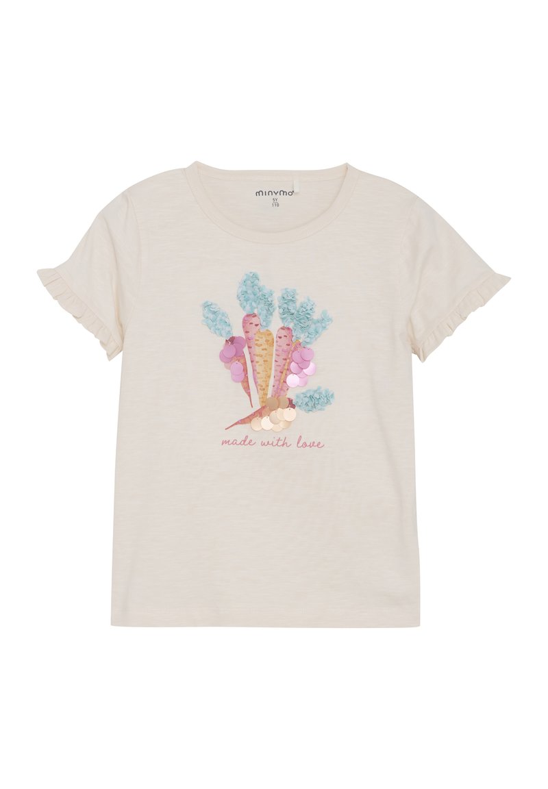 Lichtbeige T-shirt met korte mouwen, met een kleurrijke afbeelding van een ijcone in blauw en roze, en gerafelde mouwoezen. De tekst luidt "gemaakt met liefde."