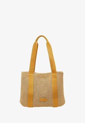 Wendetasche in Beige mit gelben Stoffriemen. Sie hat eine rechteckige Form, eine strukturierte Oberfläche und ein prägiertes Logo-Patch auf der Vorderseite.