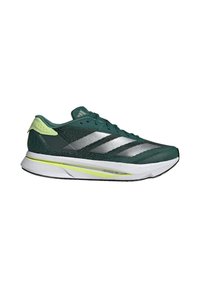Donkergroene Adidas hardloopschoen met metallic zilveren strepen, lichtgroene hielstrook, witte zool en gele accenten op de tussenzool.