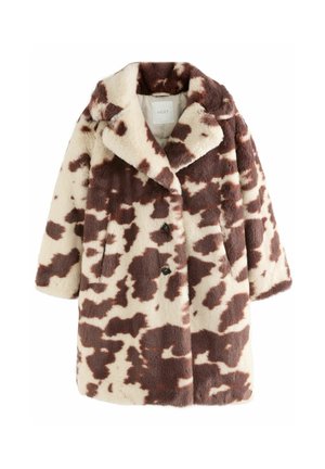 Faux pälsjacka i krämfärgat med brun kortryck. Har en bred krage, två framfickor och knappstängning. Mjuk textur och oversized design.