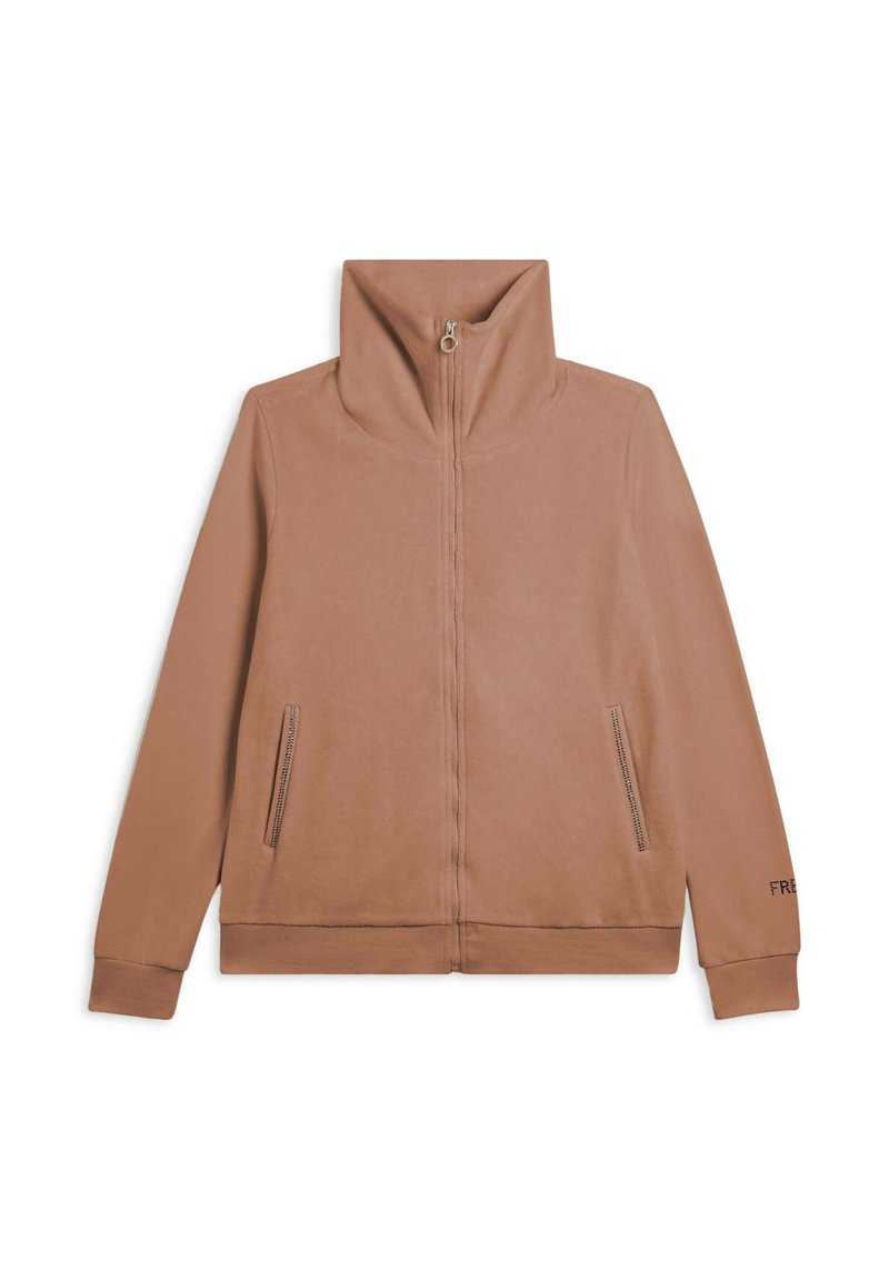 Giacca marrone con zip e colletto alto, due tasche laterali e polsini a costine. Tessuto liscio con minimal embellishments e un logo sulla manica.