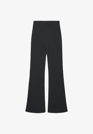 Pantaloni neri a zampa realizzati in tessuto liscio, con vita alta e design minimalista. Nessun motivo o dettaglio particolare presente.