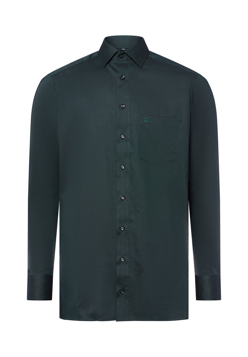 Chemise à manches longues vert foncé en tissu texturé, avec un devant à boutons, une poche poitrine gauche et des boutons noirs.