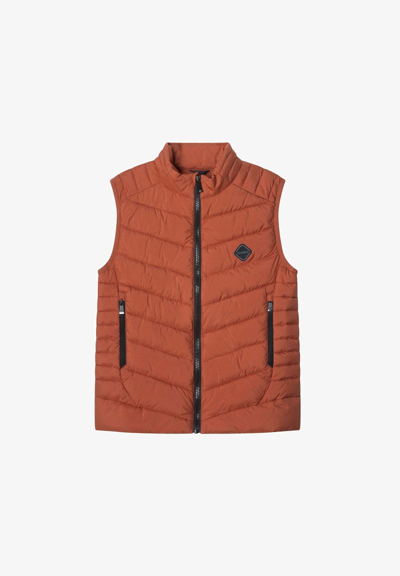 Gilet matelassé sans manches orange rouille avec fermeture éclair noire à l'avant, deux poches latérales zippées et un petit patch de logo de marque noir sur la poitrine.