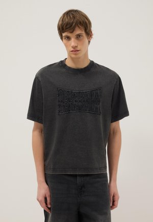REGULAR FIT - Camiseta estampada - black print