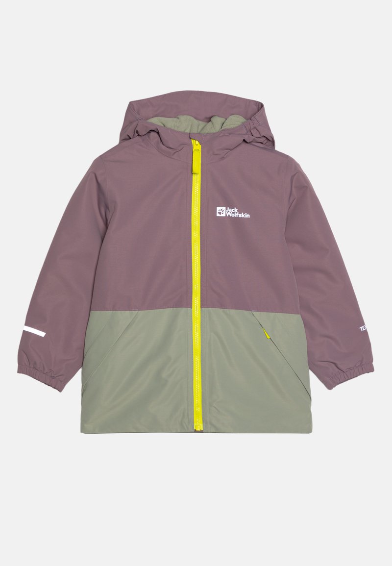 Veste légère violette et verte avec une fermeture à glissière jaune, capuche, poignets élastiques et détails réfléchissants. Logo de la marque sur la poitrine.
