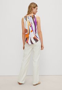 comma ABSTRAKTEM - Top - brown aop