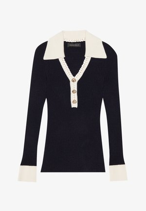 Laine ribbattu bleu marine avec un col blanc, en V, patte de boutonnage à quatre boutons dorés et accents blancs aux poignets.