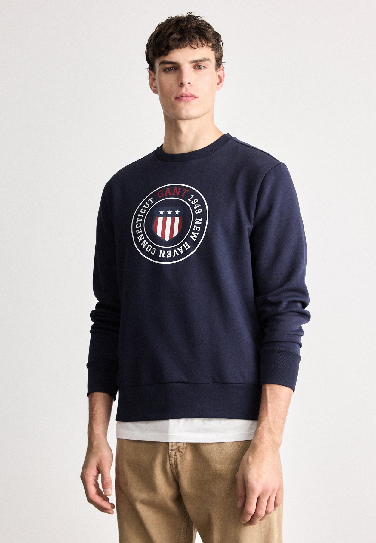 GRAPHIC C NECK