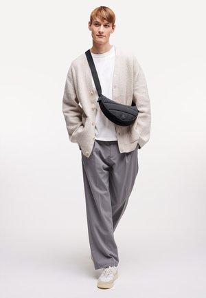 GOT BAG, PUFFER MOON BAG - Umhängetasche - black